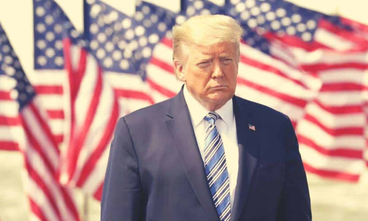 Райан Селкис призывает Трампа отклонить создателя монет Мелании на фоне споров о рынке