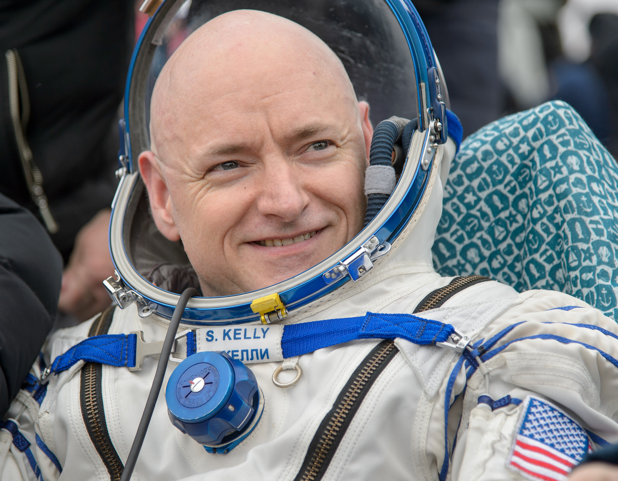 Американский астронавт Скотт Келли в скафандре. Источник: Space.com